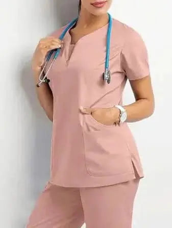 Uniformes chirurgicaux pour femmes - Confort et performance professionnelle.