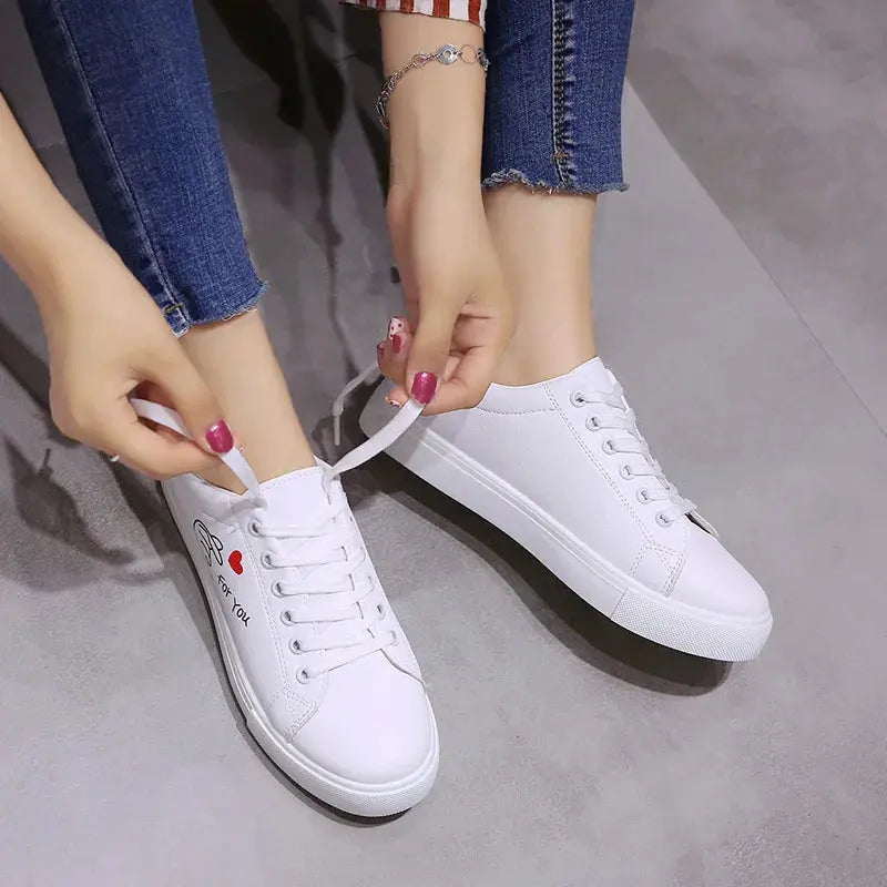Chaussures de course blanches respirantes pour femmes, nouvelles chaussures décontractées avec lacets et fleurs brodées pour le printemps et l'automne MedSurgery Store For Digital Health