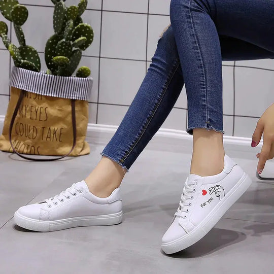 Chaussures de course blanches respirantes pour femmes, nouvelles chaussures décontractées avec lacets et fleurs brodées pour le printemps et l'automne MedSurgery Store For Digital Health