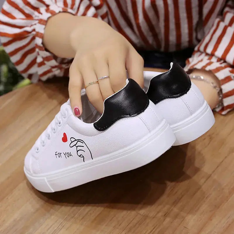 Chaussures de course blanches respirantes pour femmes, nouvelles chaussures décontractées avec lacets et fleurs brodées pour le printemps et l'automne MedSurgery Store For Digital Health
