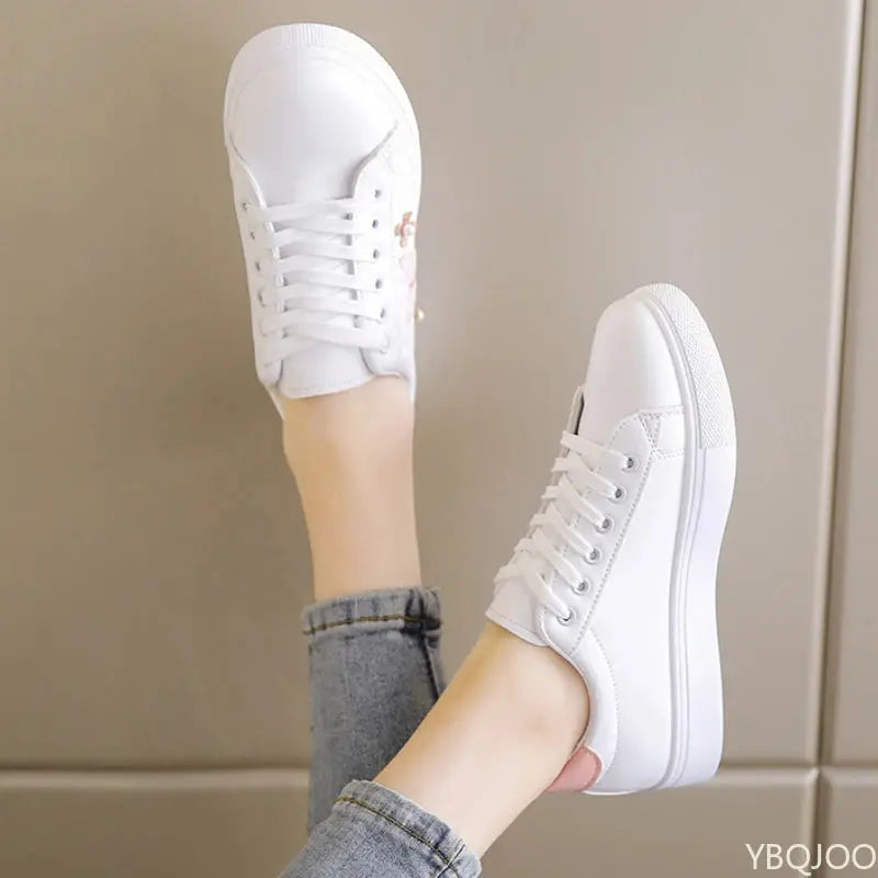 Nouvelles chaussures blanches pour femmes, chaussures plates respirantes à la mode, chaussures décontractées à lacets en cuir, baskets confortables et polyvalentes pour femmes MedSurgery Store For Digital Health