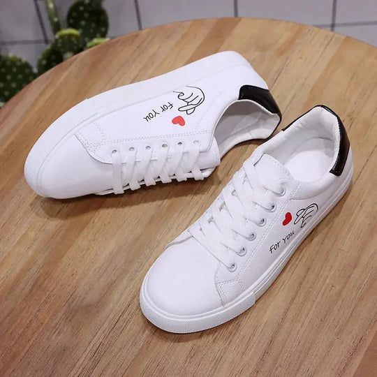 Chaussures de course blanches respirantes pour femmes, nouvelles chaussures décontractées avec lacets et fleurs brodées pour le printemps et l'automne MedSurgery Store For Digital Health